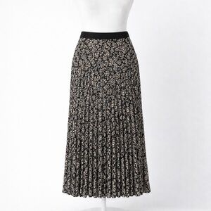 31. NWT Vince Camuto Black Floral Pleated Skirt (XL)